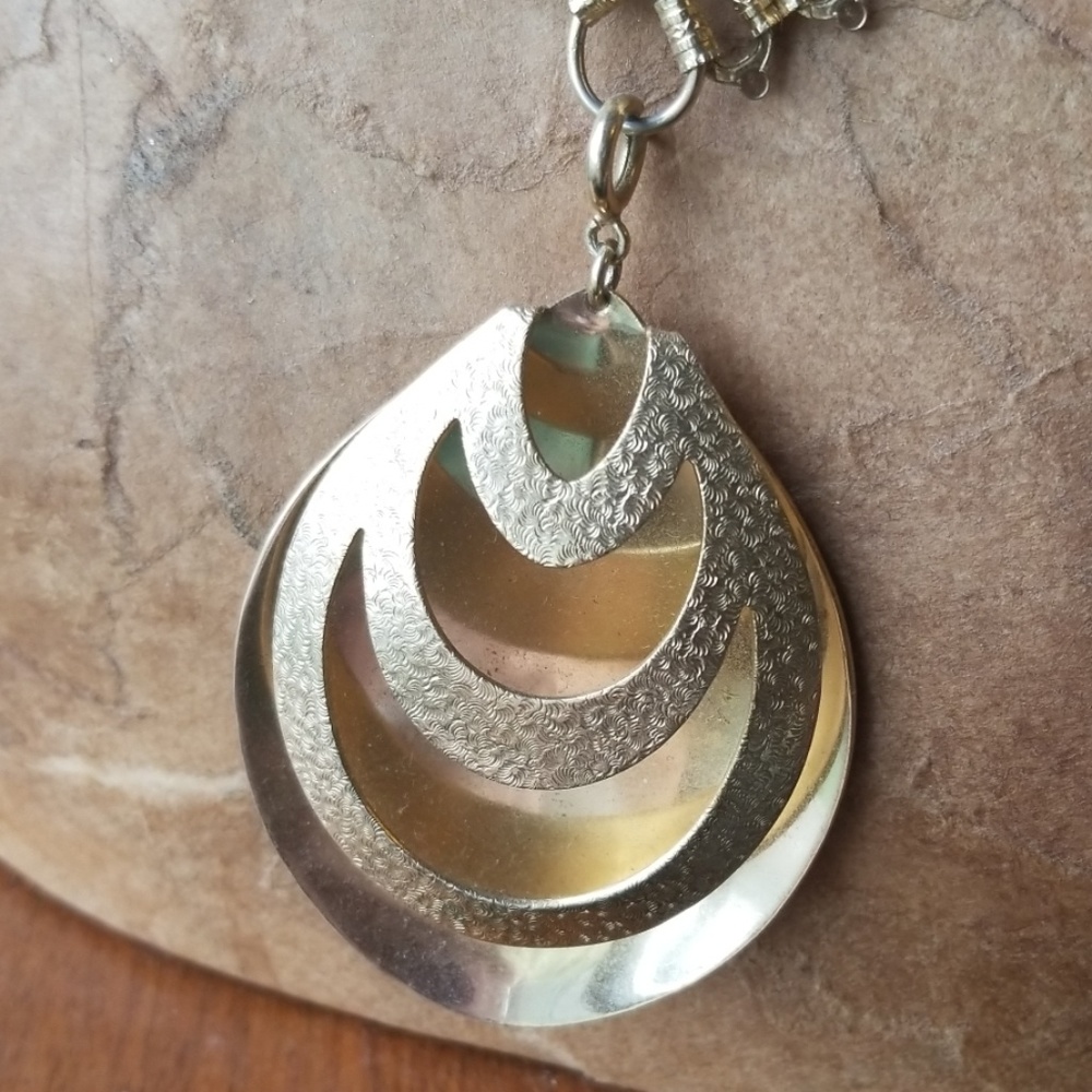 Vintage 22" gold tone statement necklace
